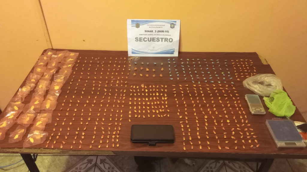 cocaina marihuana y elementos para fraccionamiento secuestrados en la zona este de la ciudad
