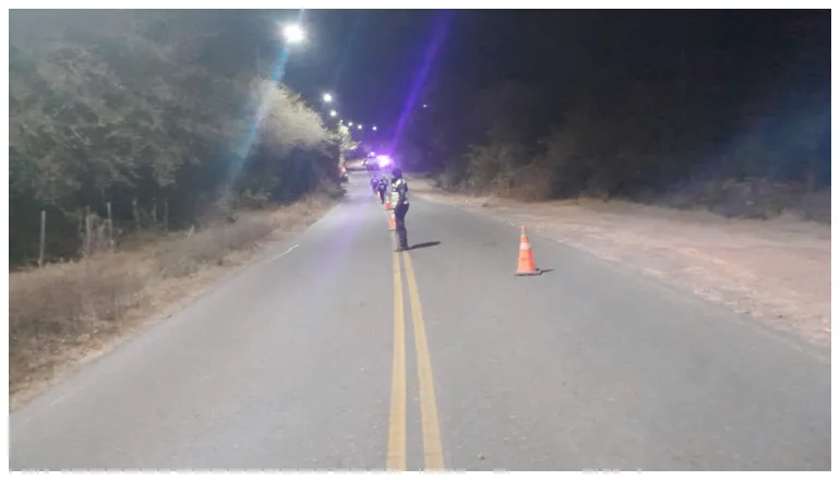 coronel moldes un auto volco con dos ocupantes adentro uno murio