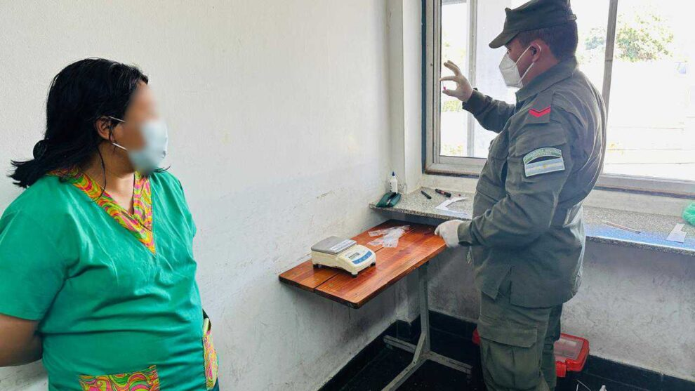 bolivianos llevaban mas de mil pildoras de cocaina en sus estomagos