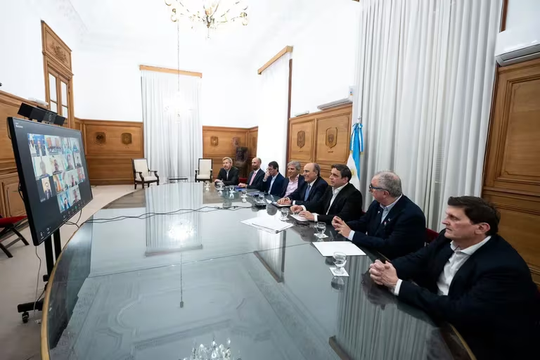 francos y caputo se reunieron con gobernadores y relativizaron el millonario pedido de ajuste de milei