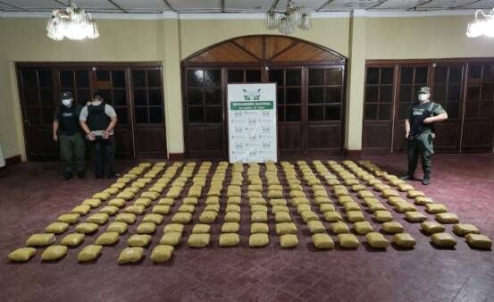 urundel descubren un vehiculo con mas de 200 kilos de marihuana en medio de pastos altos