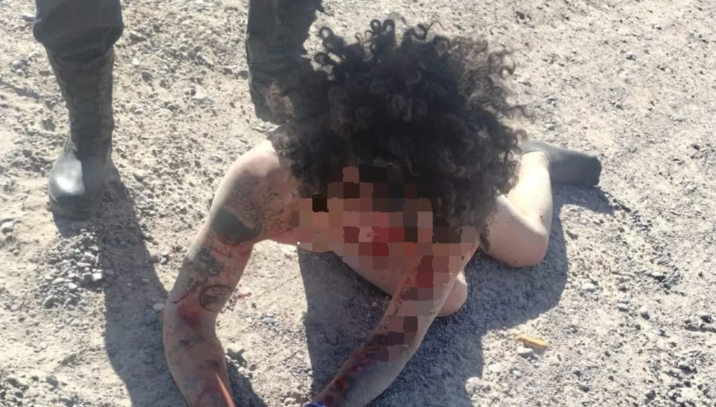 ocurrio en chubut justicia por mano propia desnudaron a un chorro que intento robarse una moto