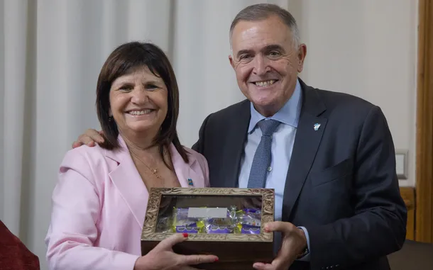 otro gobernador apoya a saenz y su iniciativa de alambrar la frontera