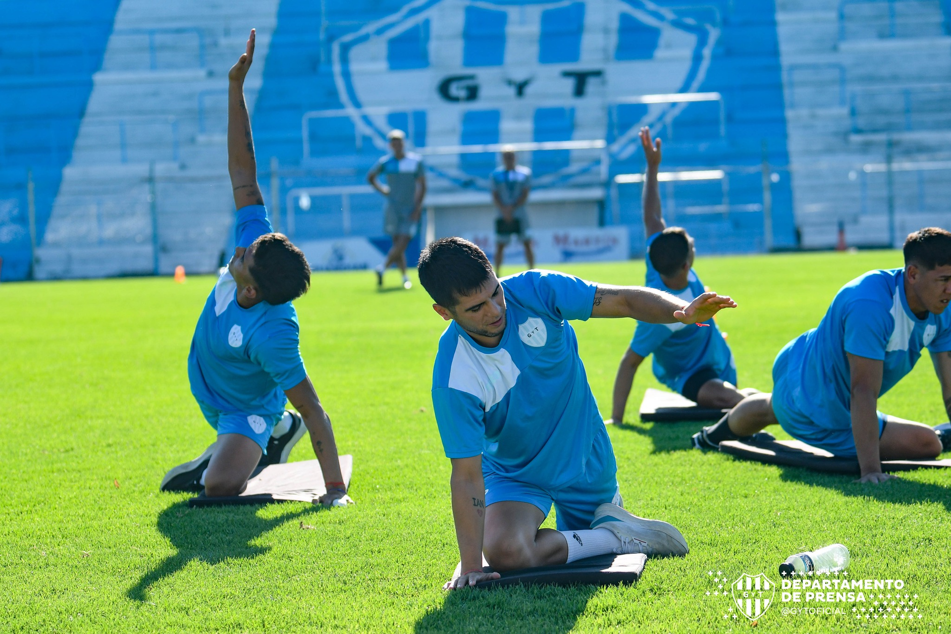 el albo volvio a entrenar y espera el choque con san miguel