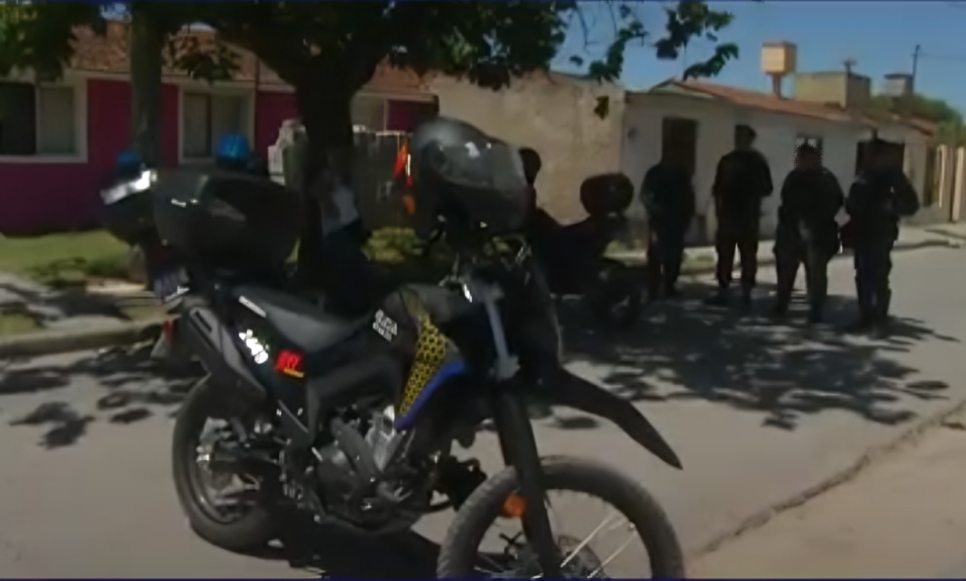 megaoperativo por robos armados 12 allanamientos 7 detenidos y un tirador reducido en santa cecilia