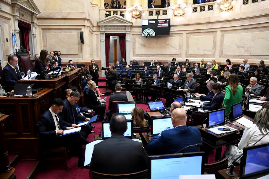 despues de la polemica por las dietas uxp presento un proyecto para fijar tope de sueldos en el senado