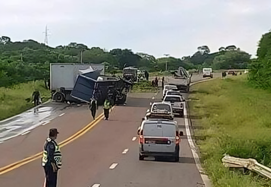 rio piedras un terrible impacto entre dos camiones dejo como saldo un fallecido una persona atrapada y tres heridos