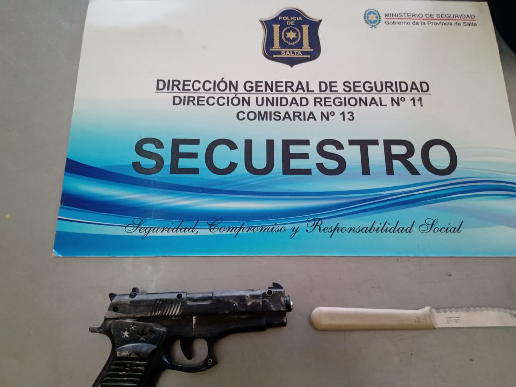 lo detuvieron por hacerse el malo con un arma de juguete en navidad