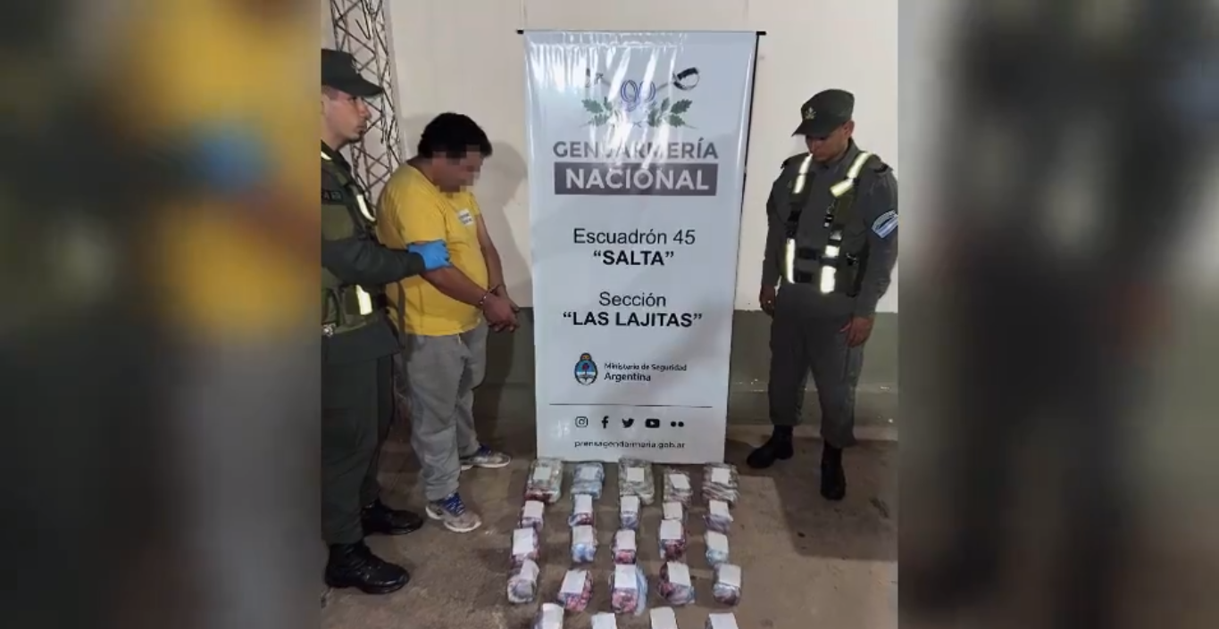las lajitas viajaba en un auto con mas de 11 kg de marihuana escondida en las puertas