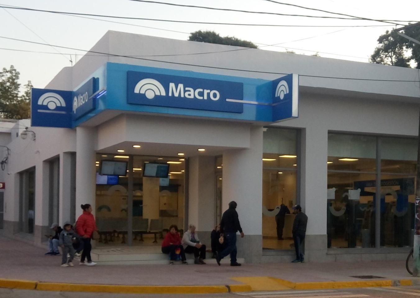 hoy no hay bancos en todo el pais solo se puede operar online