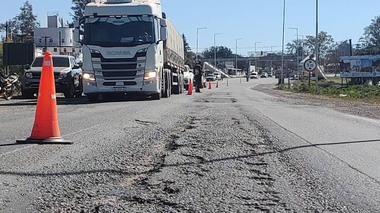 el gobierno nacional recaudo 784 000 millones del impuesto al combustible pero no fue para las rutas