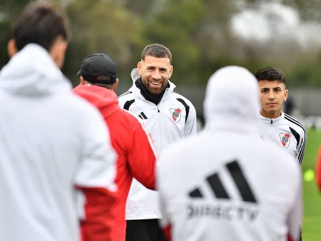 thiago almada suplente el sorpresivo cambio que haria coudet en river vs independiente santa fe