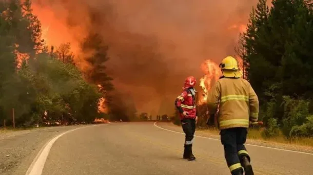incendio en chubut una foto revelo que el fuego fue intencional y que usaron hasta un acelerante
