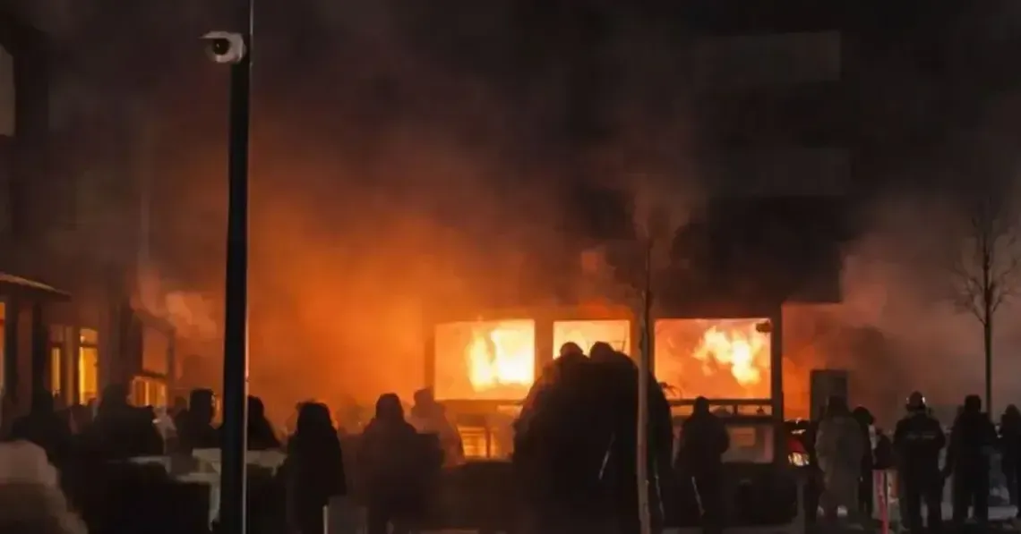 tragedia de ano nuevo en suiza que se sabe de la investigacion sobre el incendio y las victimas en un bar de lujo