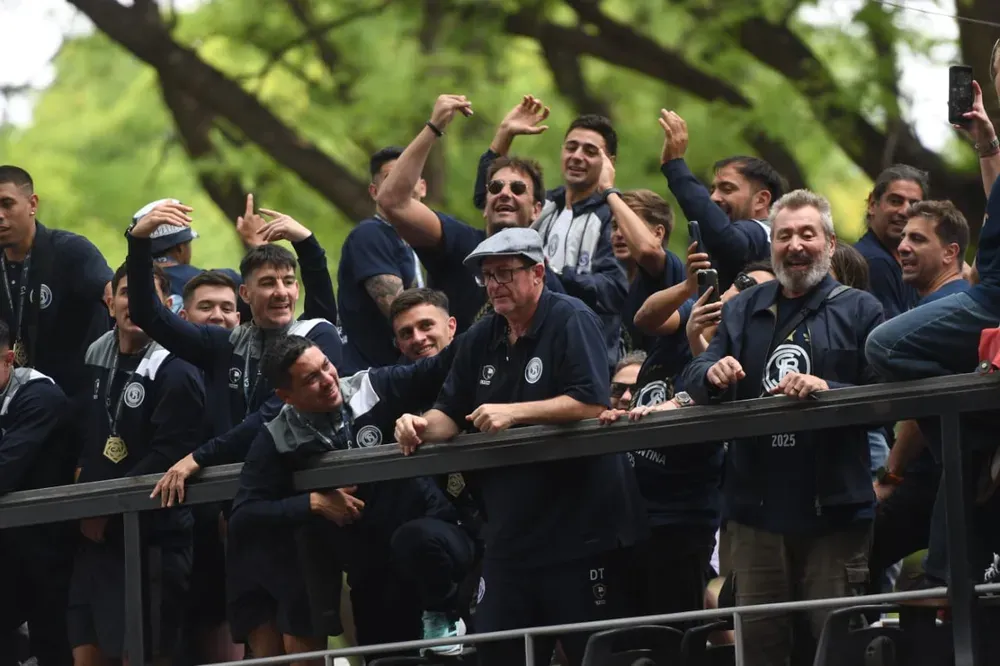 recibimiento historico independiente rivadavia piso suelo mendocino tras gritar campeon en la copa argentina