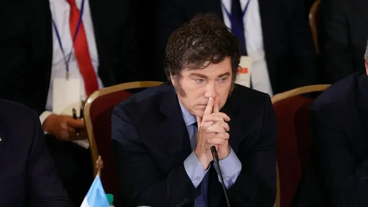 filtran supuestos audios intimos de milei y lo denuncian por revelar secretos