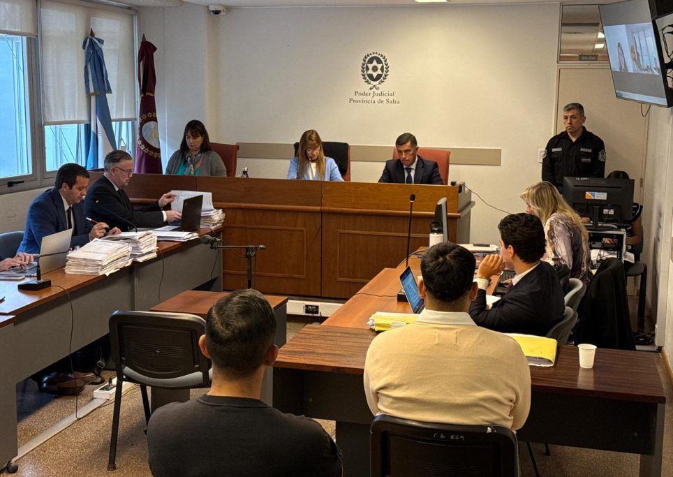 avenida paraguay una testigo confirmo que el conductor huyo corriendo del automovil