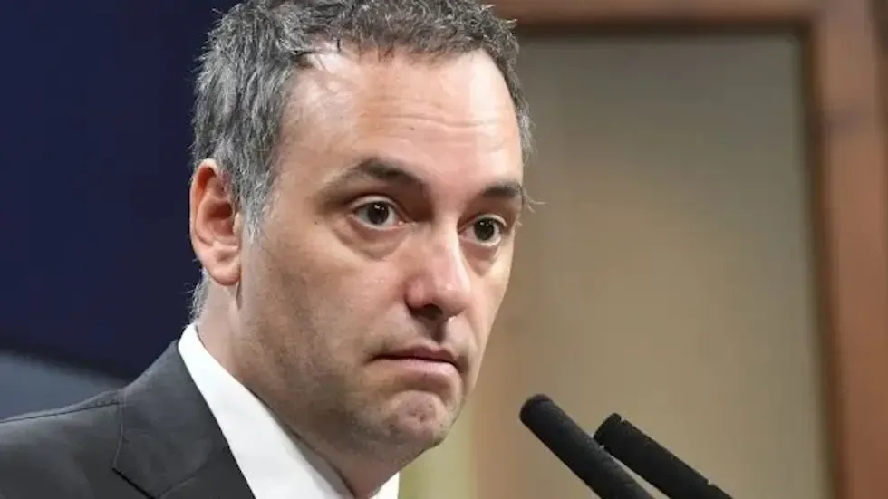 investigan a adorni por un presunto viaje al caribe y malversacion de fondos