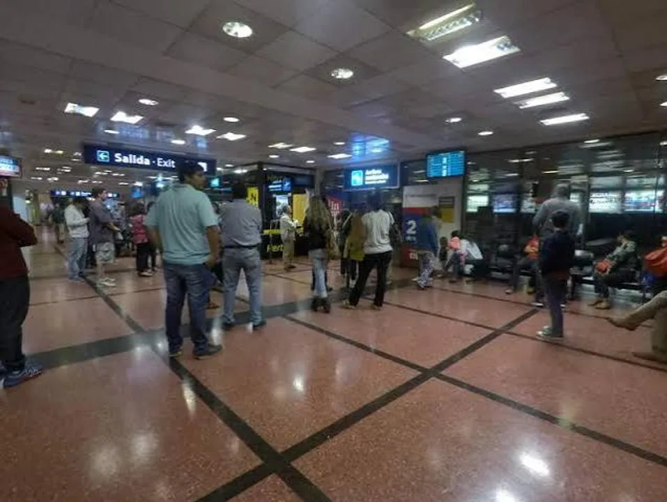 La tasa de los vuelos de cabotaje pasa a dólares y llega a US$9 por pasajero desde diciembre