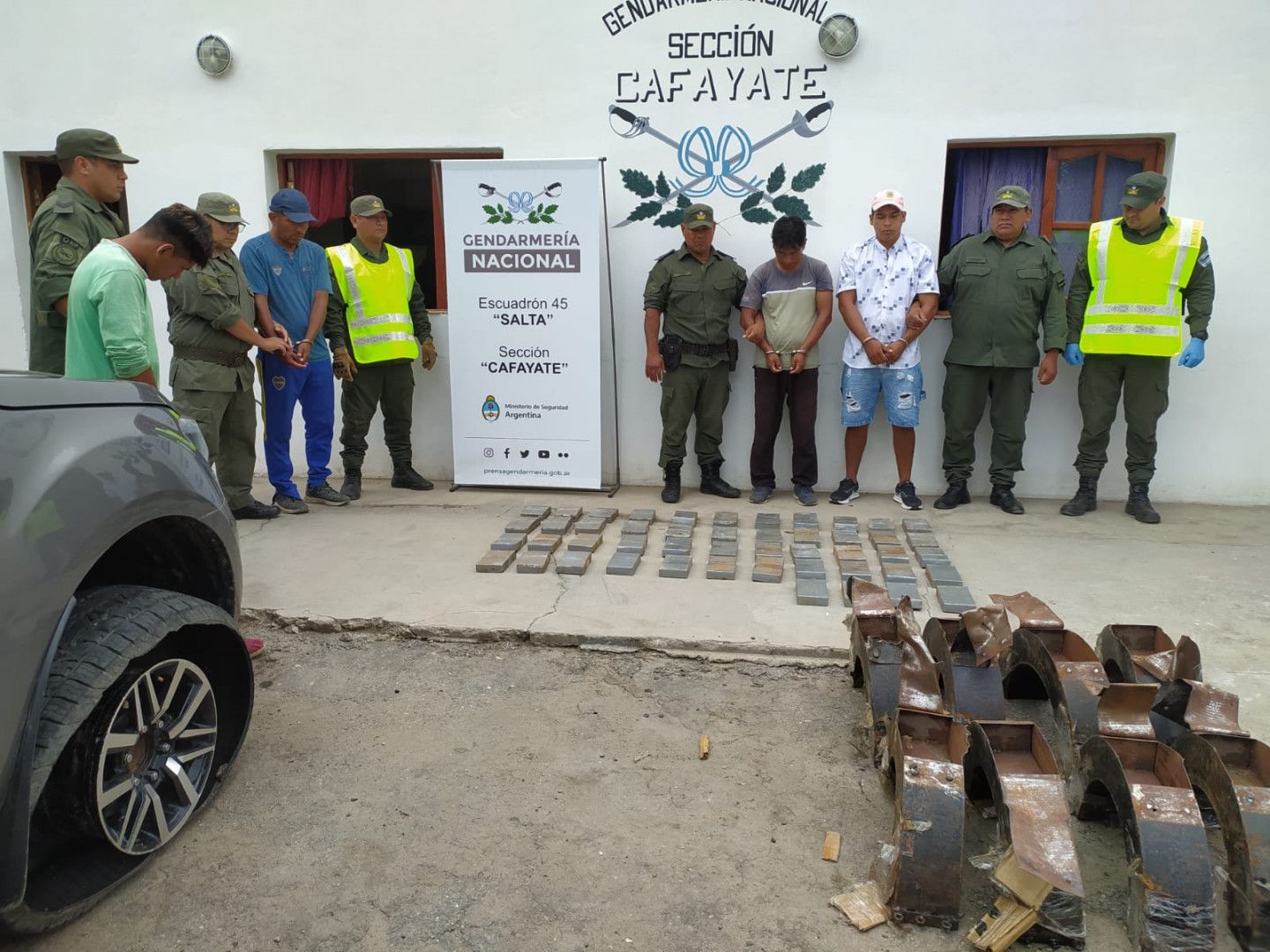 operativo la suciedad de la nieve gendarmeria secuestro 50 kilos de cocaina en cafayate