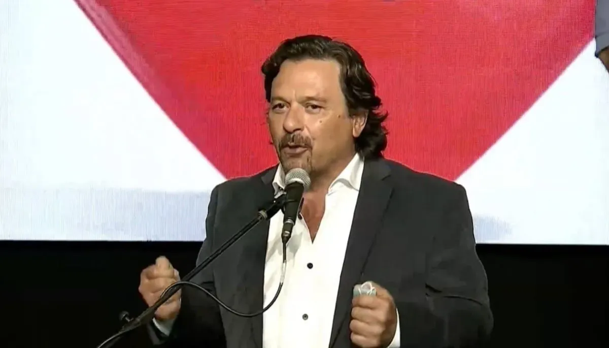 gustavo saenz canto en el teatro colon y pidio por mas federalismo