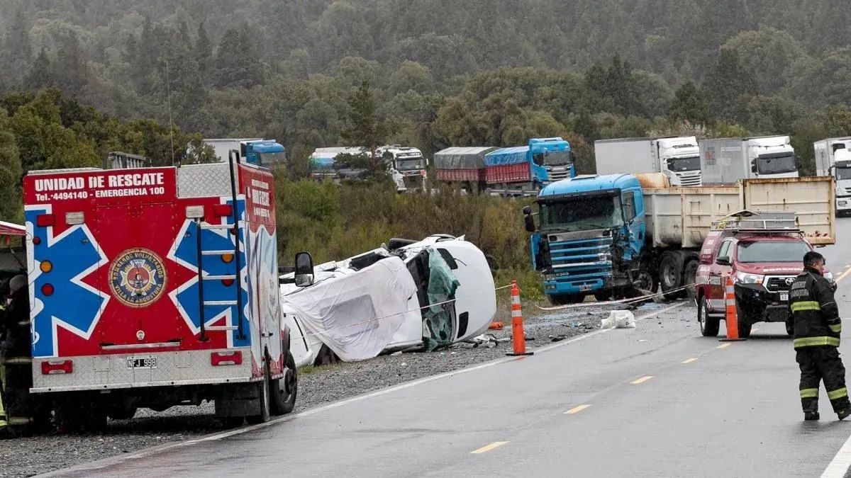 tragedia en el camino a los siete lagos murieron 6 turistas tras un choque frontal