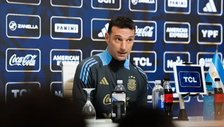 scaloni hablo sobre la despedida de lionel messi y se emociono en plena conferencia de prensa