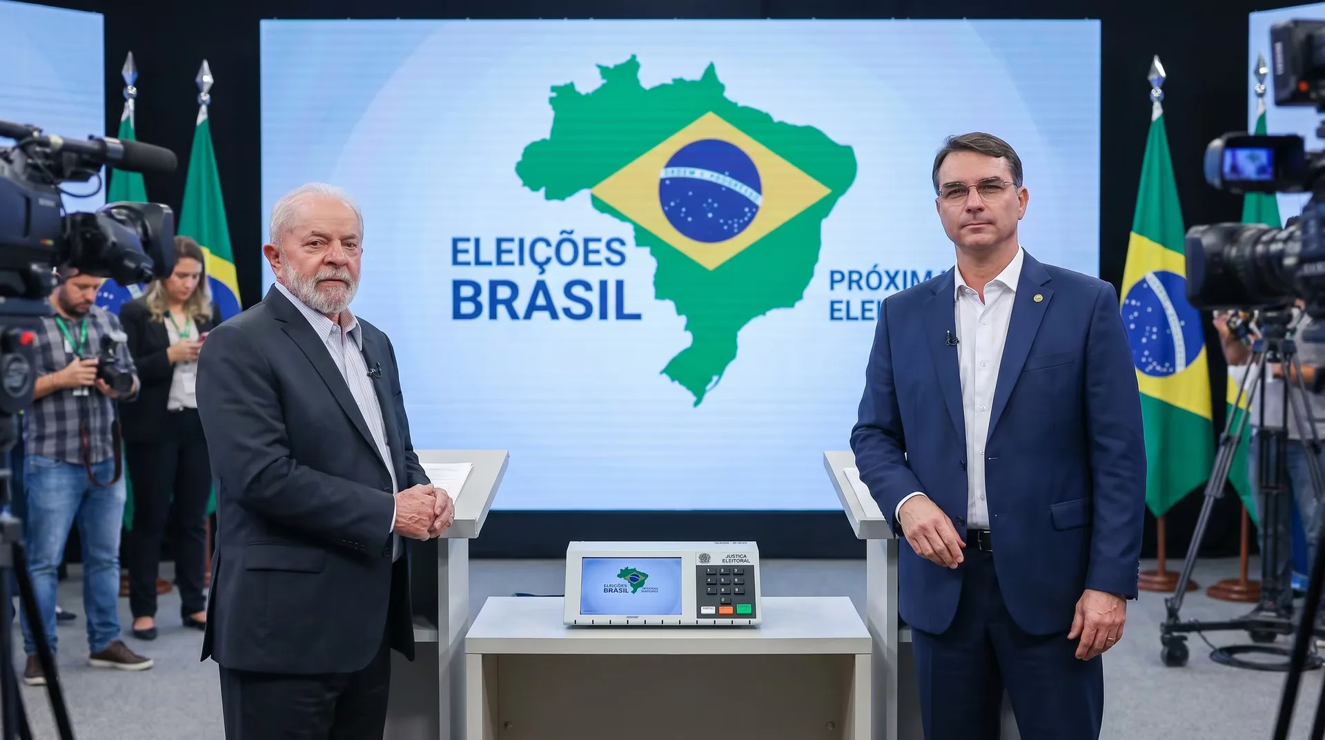 Lula y Flávio Bolsonaro cierran una campaña de acusaciones cruzadas antes del balotaje en Brasil