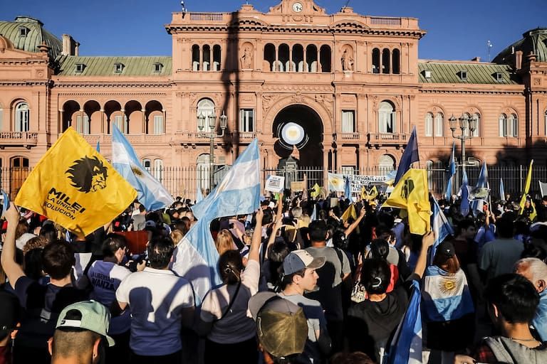 libertarios convocan a una marcha a favor de las medidas de milei
