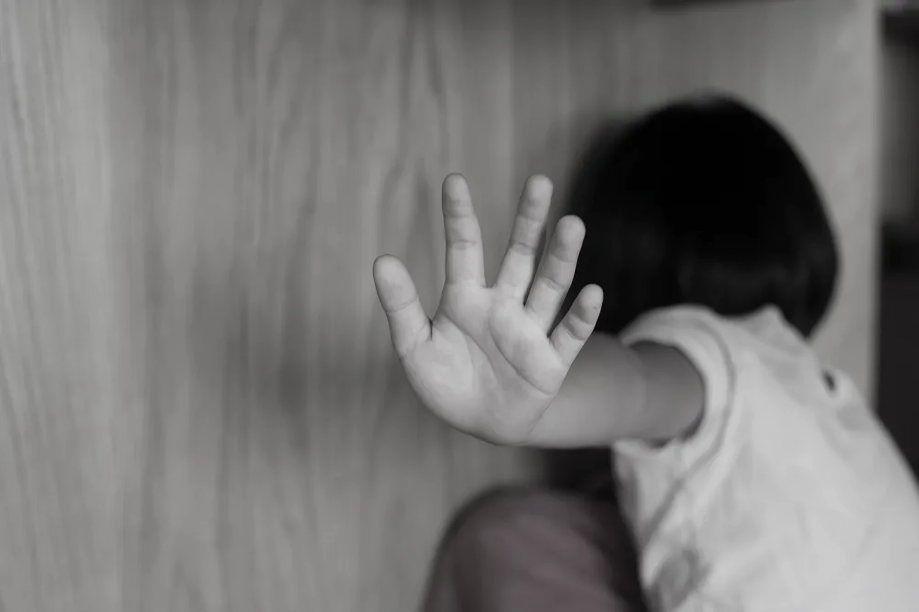 oran no merece perdon de dios degenerado violaba a sus hijitos de 7 y 9 anos una jueza lo imputo se espera una condena ejemplar