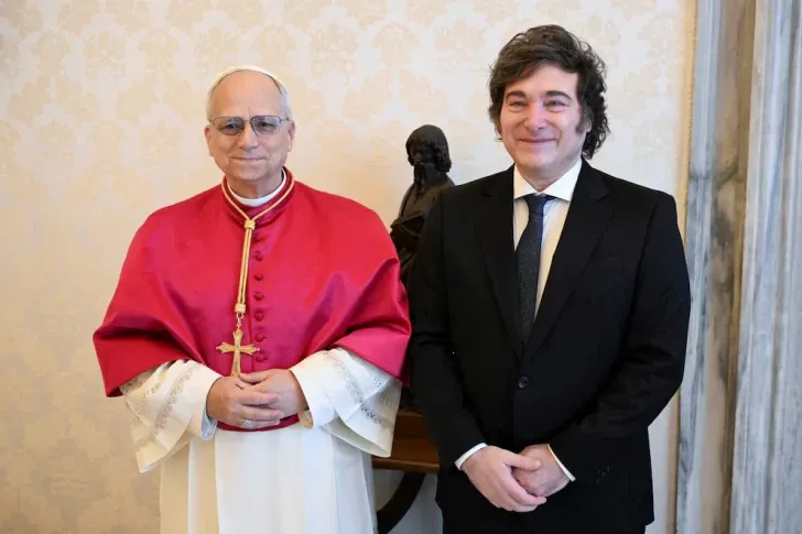 milei se reunio con leon xiv y el papa le confirmo que visitara la argentina