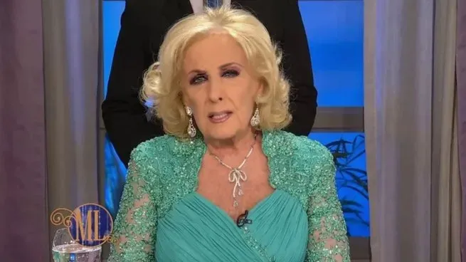 elisa carrio estallo en vivo contra manuel adorni en la mesa de mirtha legrand nos esta tomando el pelo