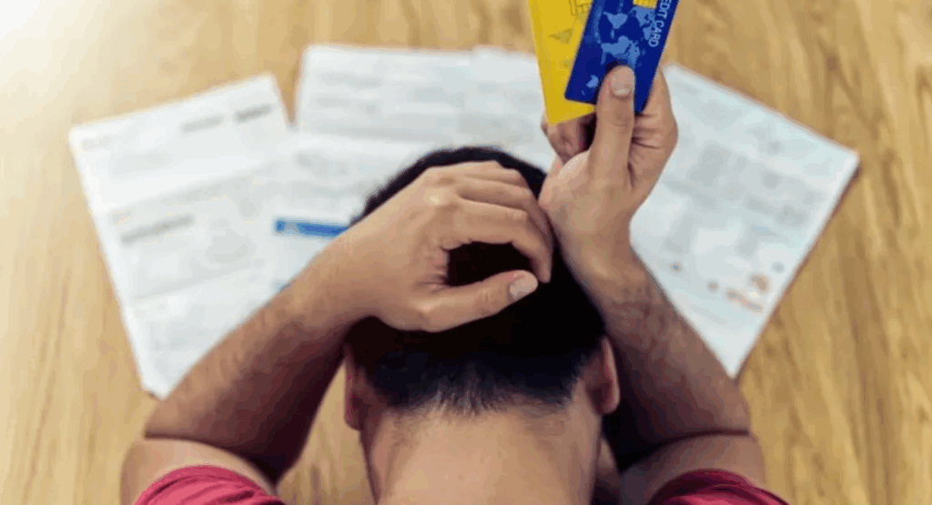 la deuda golpea a las familias y crece la preocupacion en bancos y billeteras virtuales
