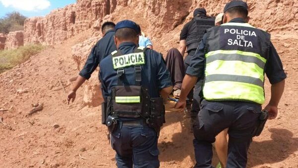 san carlos una pastora de 60 anos quiso salvar a su cabra pero se desbarranco