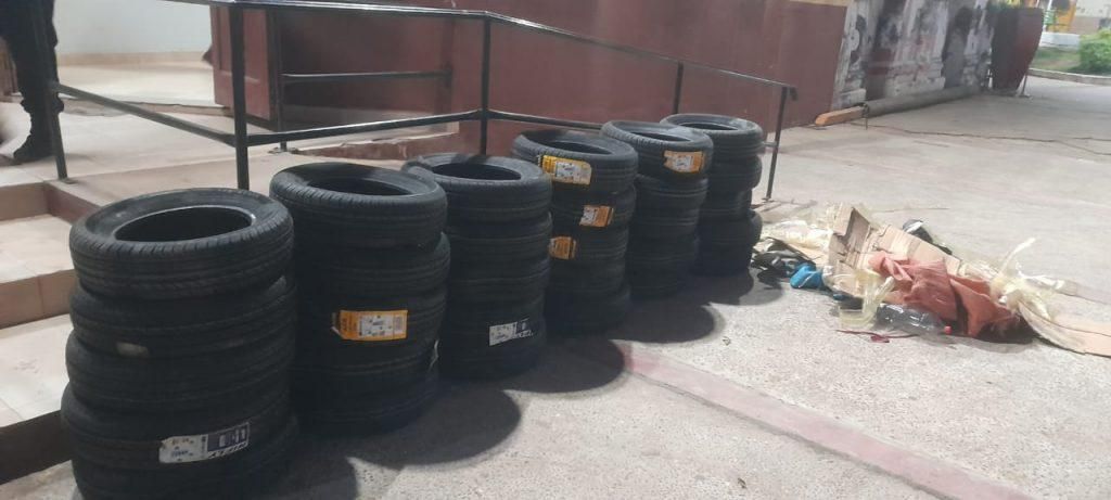 pichanal secuestraron una carga millonaria de neumaticos que arrojaron desde una camioneta