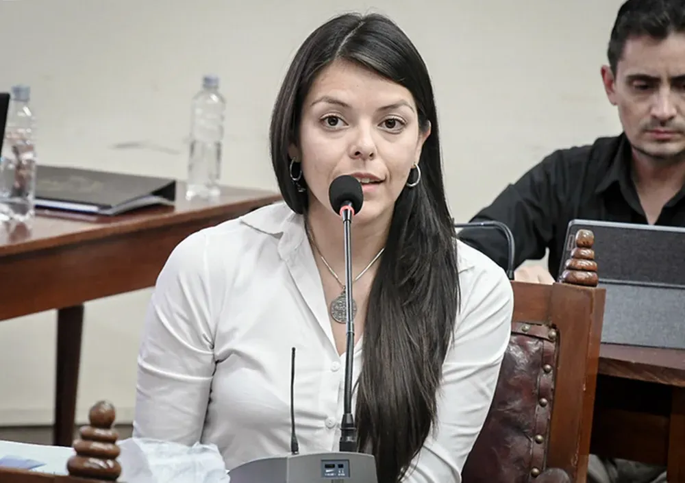 otra vez en la mira la unsa repudia a emilia orozco egresada de su propia facultad de humanidades