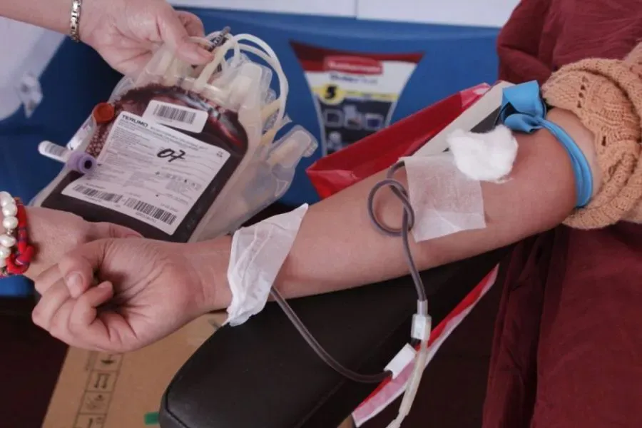 colecta de sangre en plaza belgrano convocan a donantes de grupo o rh positivo