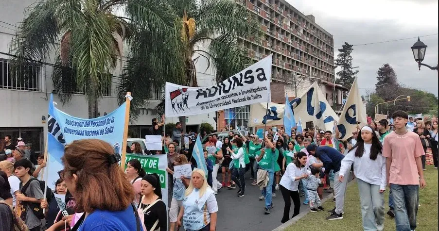 la unsa se moviliza en la marcha federal universitaria en defensa de la educacion publica