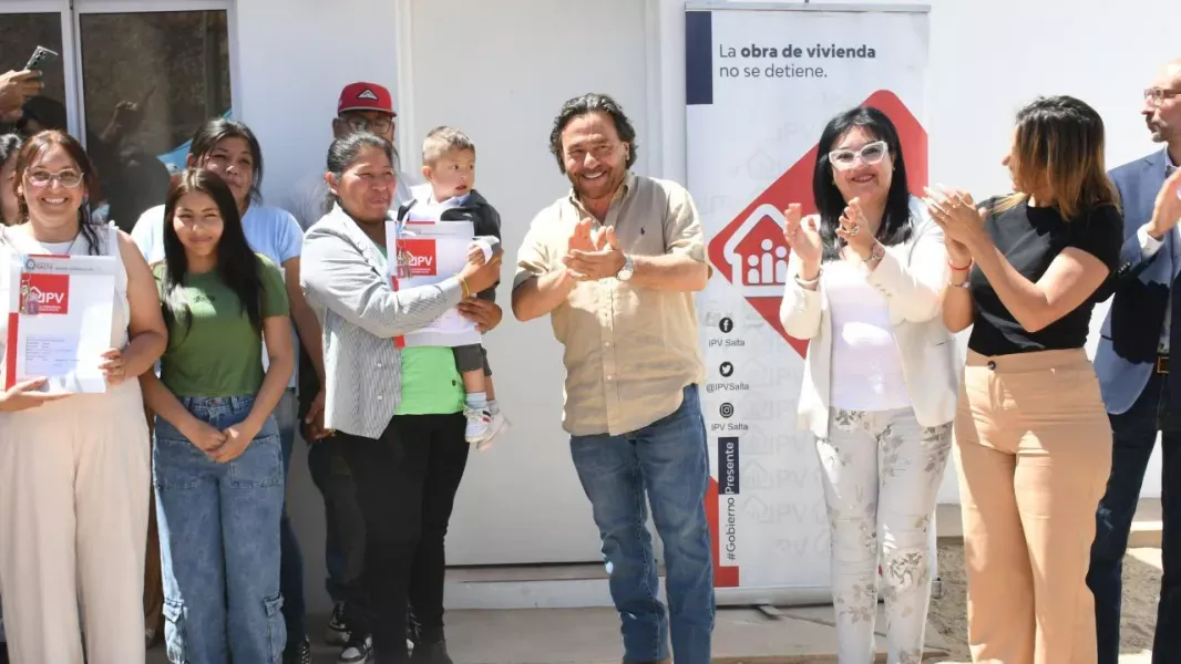saenz entrego 47 viviendas en cafayate y reafirmo la continuidad del plan habitacional provincial