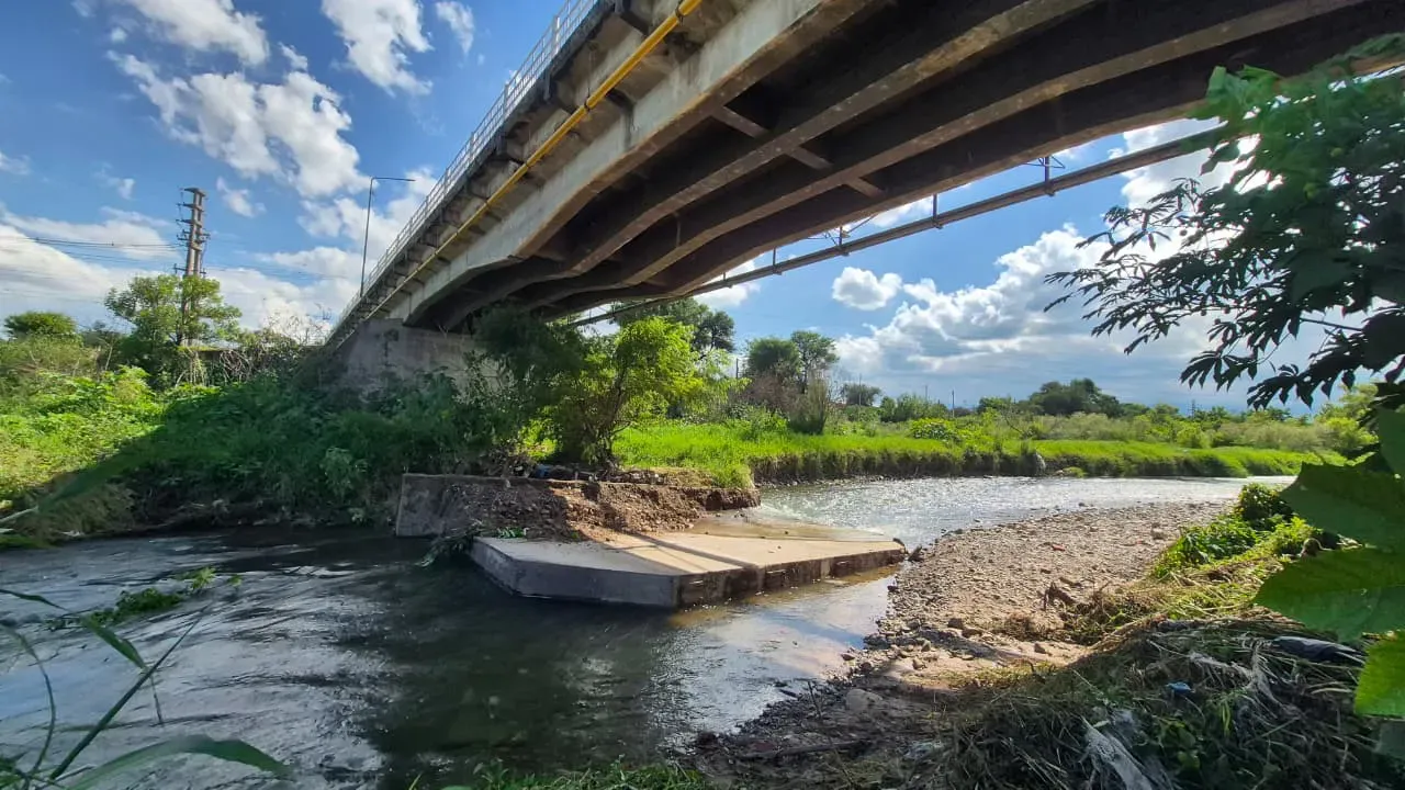 puente en crisis y acusaciones cruzadas el municipio apunta a la gestion anterior tras la falla estructural