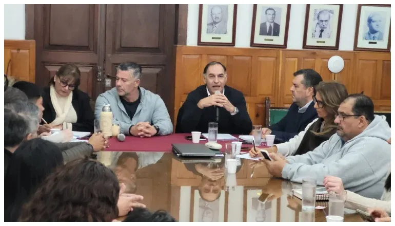 saeta evalua recortes y cambios en recorridos ante la caida de pasajeros
