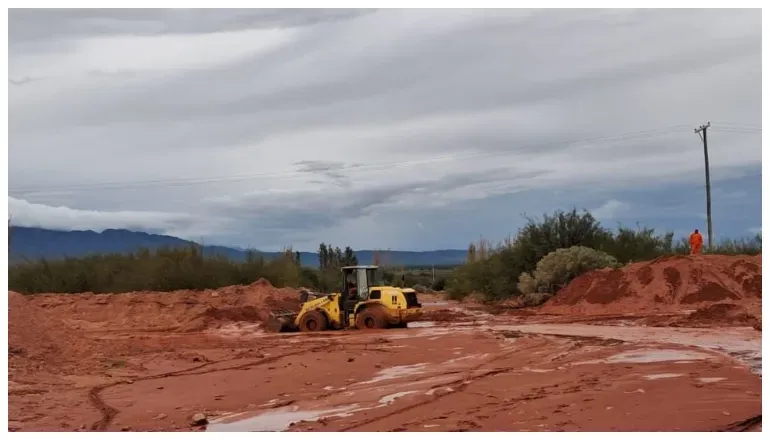 derrumbe en la rn 68 obliga a un corte total entre talapampa y la vina