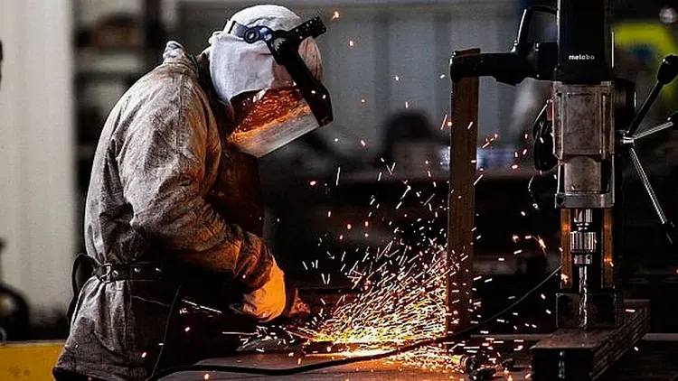 la industria saltena avisa entre la caida de la actividad la presion fiscal y el avance del comercio ilegal