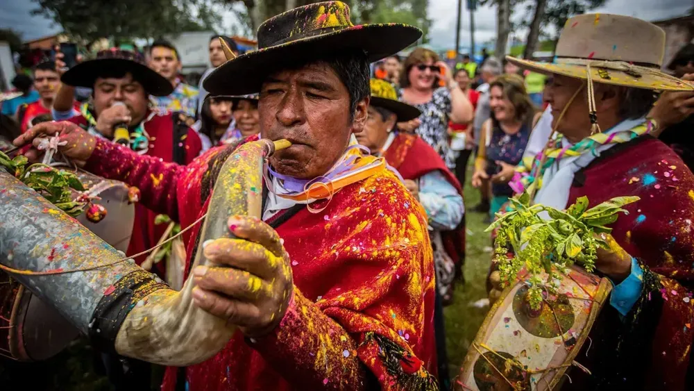 el jueves de compadres pone en marcha el carnaval andino