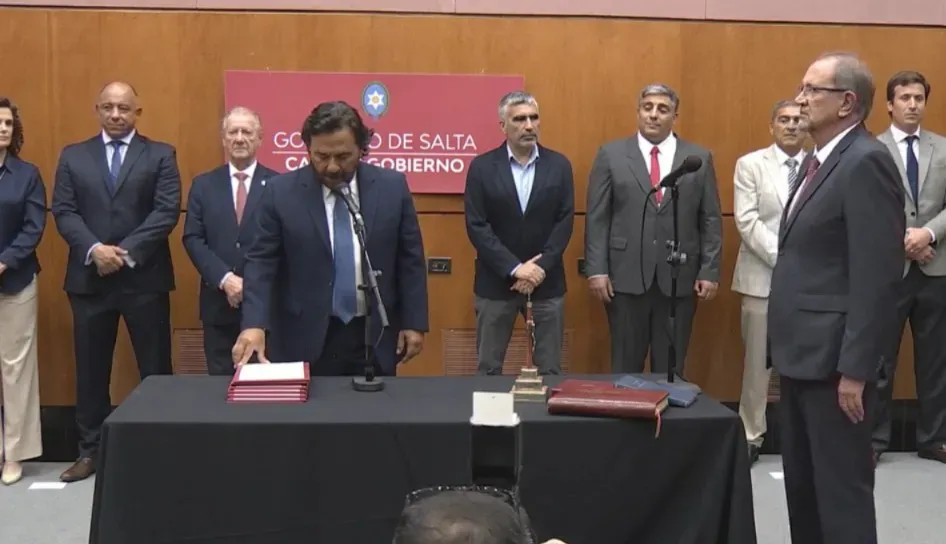saenz renovo su gabinete y llamo a una gestion mas agil ejecutiva y en la calle