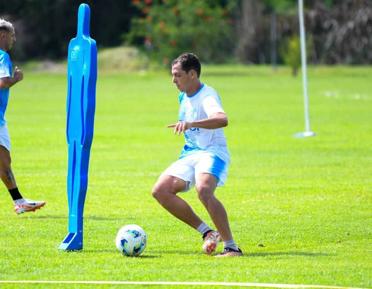 de cara al amistoso con boca y a la b nacional el albo sigue sumando refuerzos