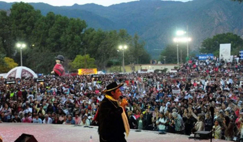 serenata a cafayate 16 500 personas en un cierre multitudinario