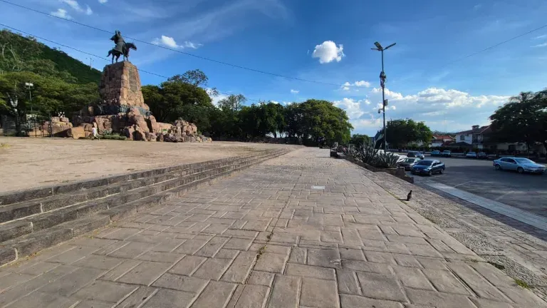 renuevan las escalinatas del monumento a guemes y piden mayor cuidado ciudadano
