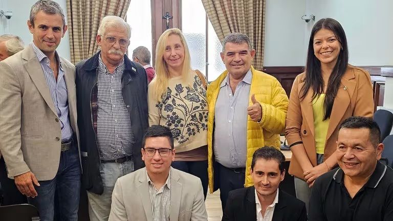 lo que no se sabia olmedo fue echado por autoritario y violento quiso boxear a un parlamentario