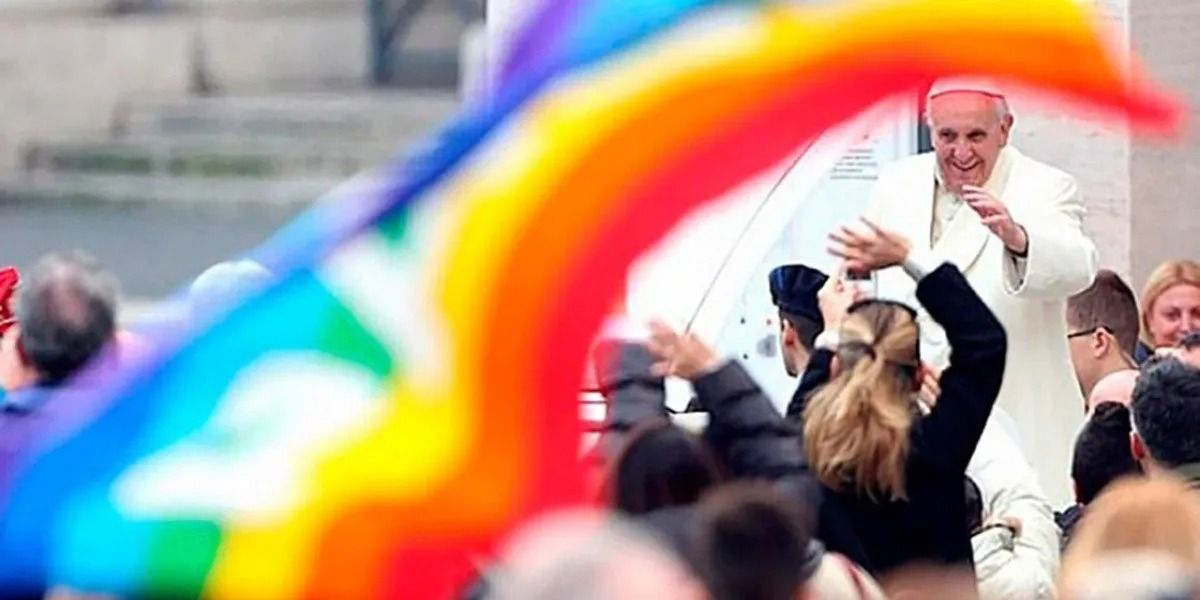 cardenales conservadores le pidieron al papa que diga si i aceptara el matrimonio gay y la ordenacion de mujeres